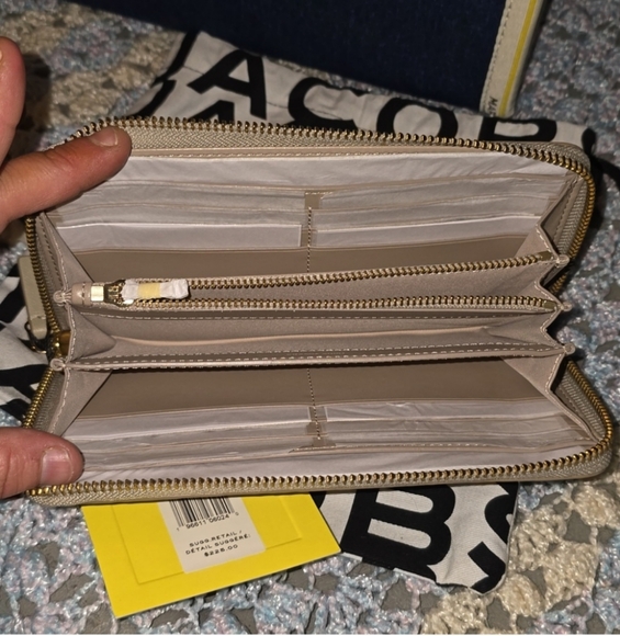 NWT MARC JACOBS LEATHER WALLET - Picture 2 of 4